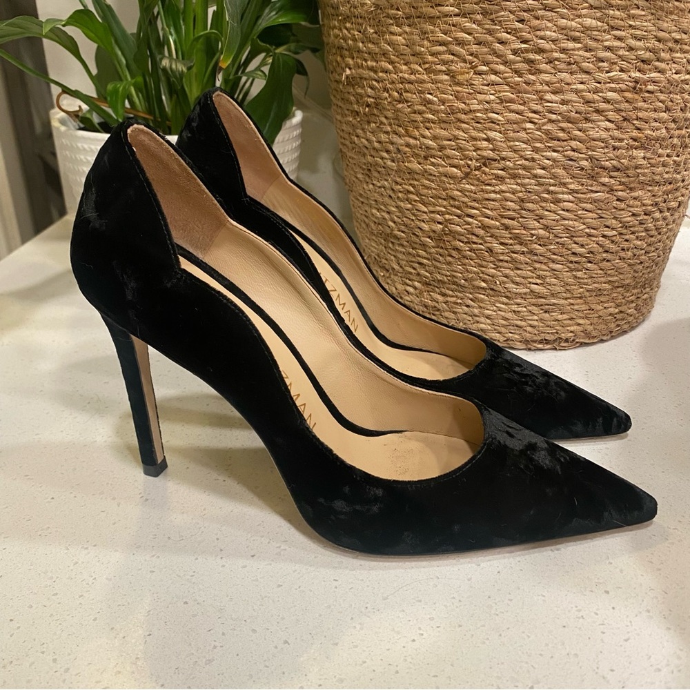 *SOLD* Stuart Weitzman 100 Scallop Pumps Black Crushed Velvet Women’s 8 - Picture 3 of 6
